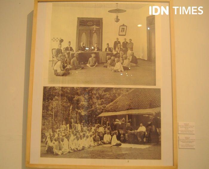 https://cdn.idntimes.com/content-images/post/20200208/pameran-foto-keraton-20-faa4bc435979cbe44c2fa8544e9b390a.JPG