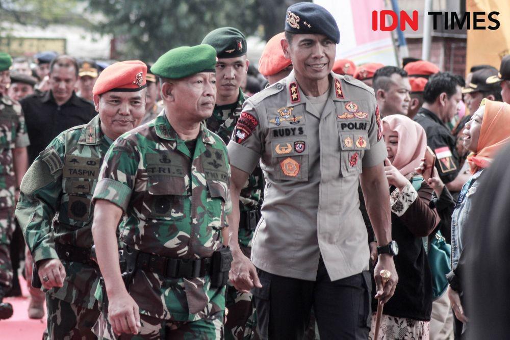 https://cdn.idntimes.com/content-images/post/20190504/pangdam-siliwangi-tri-soewandono-dan-kapolda-jabar-rudy-sufahriadi-5367-1a54433232283cf387b17e7683c4ff60.jpg