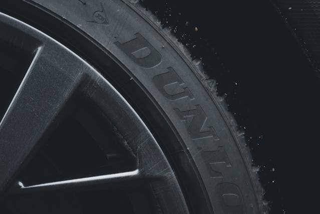 ilustrasi ban Dunlop (pexels.com/Erik Mclean)