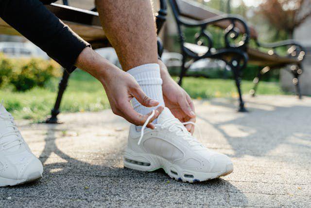 5 Kaus Kaki yang Cocok dengan Sepatu Putih, Auto Kece!