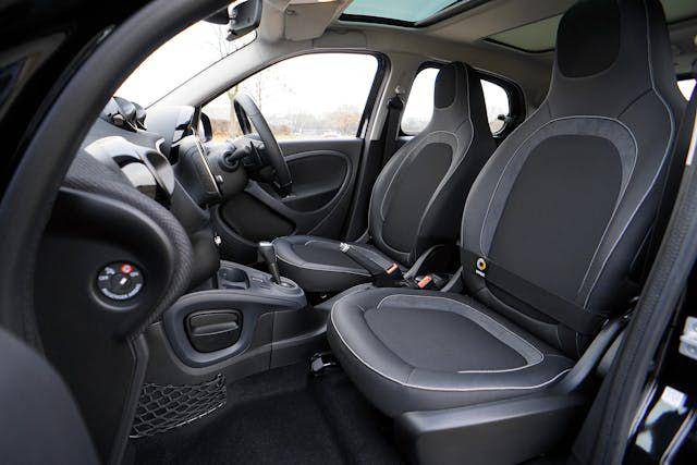 ilustrasi interior mobil (pexels.com/Mike Bird)