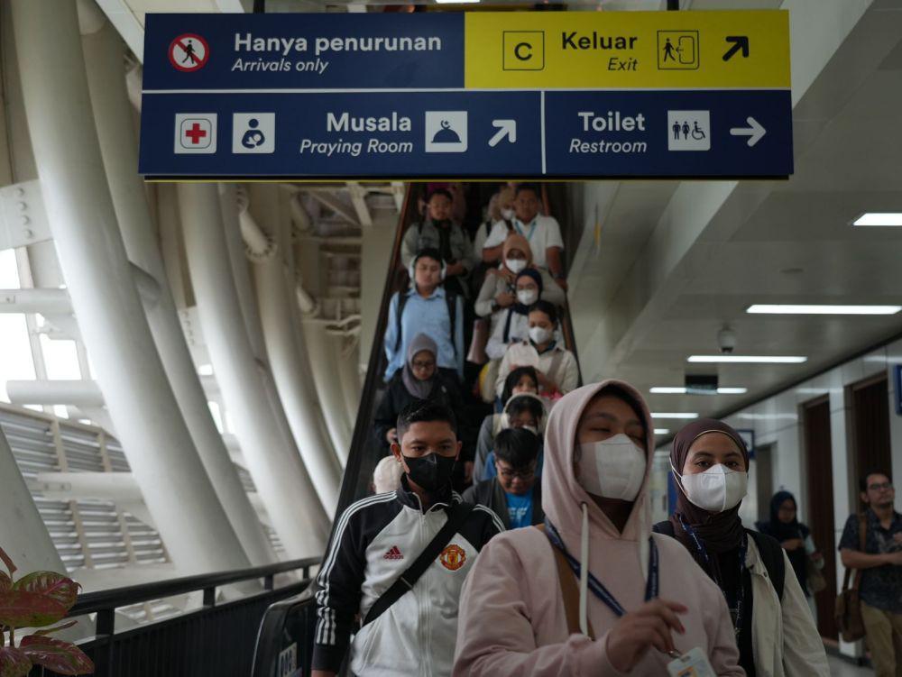 Macet Horror di Jakarta Bikin Jumlah Penumpang LRT Tembus Rekor