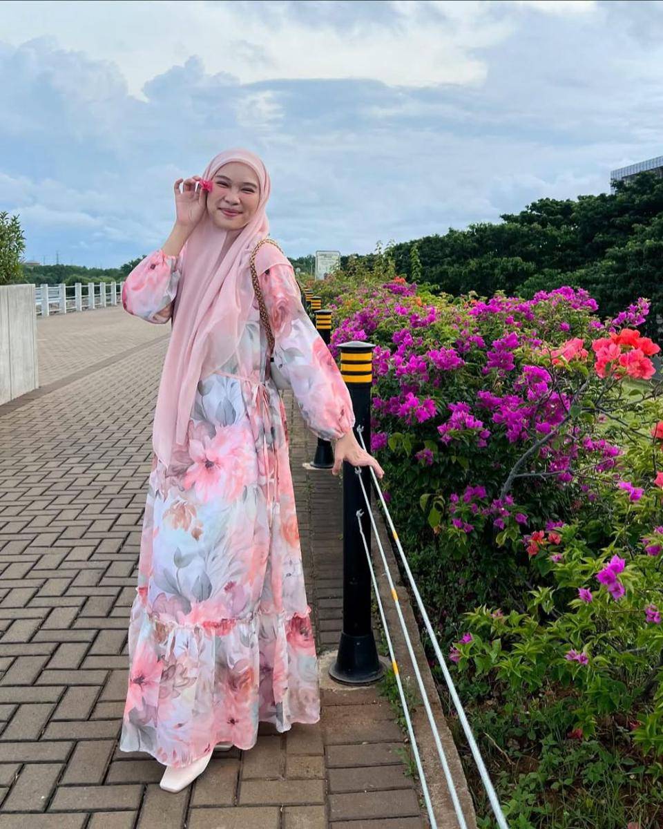 Inspirasi OOTD ala Astri Ratnasari (instagram.com/nasariastri)