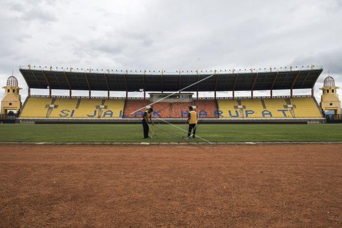 https://cdn.idntimes.com/content-images/post/20190208/renovasi-stadion-si-jalak-harupat-p2slzz-prv-49b8e106f37bf8b4dbfa094810bc4da5.jpg