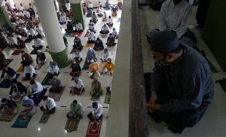 https://cdn.idntimes.com/content-images/post/20200731/shalat-idul-adha-di-bone-bolango-310720-aws-12-175dd917b0e1fd0a80345b01725bfac7.jpg