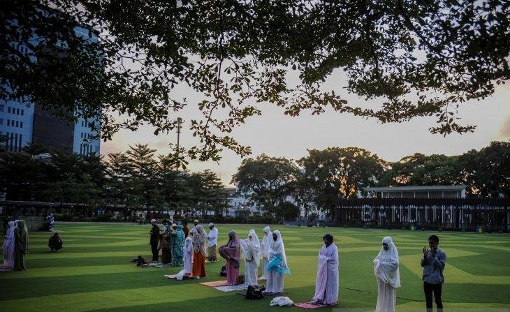 https://cdn.idntimes.com/content-images/post/20200731/shalat-idul-adha-di-masjid-raya-bandung-310720-rai-22-c440ea20d23f3b745c323761695de4e9.jpg