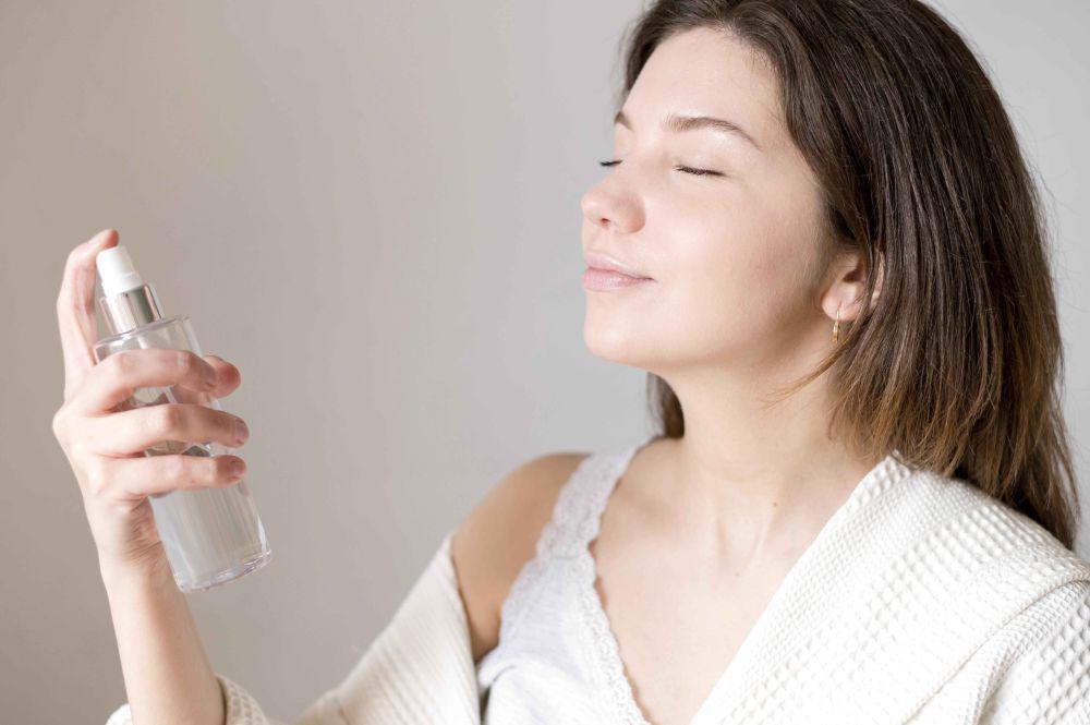 3 Setting Spray Murah yang Bikin Makeup Tahan Seharian