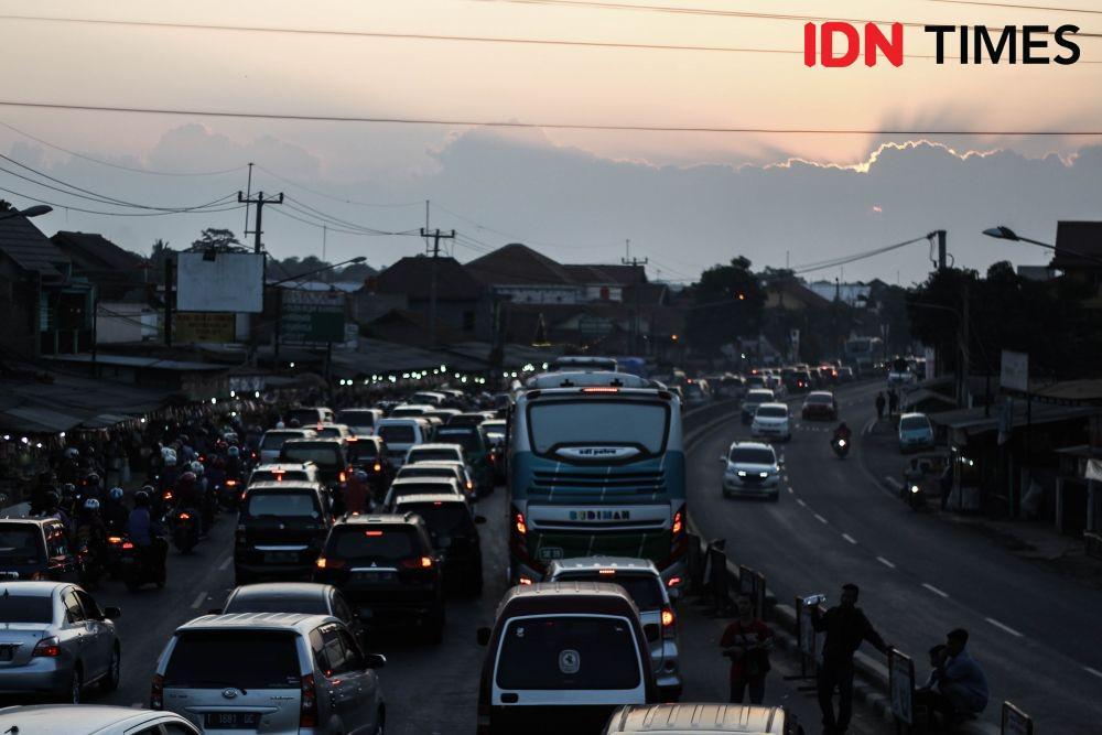 https://cdn.idntimes.com/content-images/post/20190609/suasana-arus-balik-pascamudik-lebaran-2019-di-lingkar-nagreg-8685-ff0150c3b7dfcfc3c3d53ddd93eb4cdc.jpg