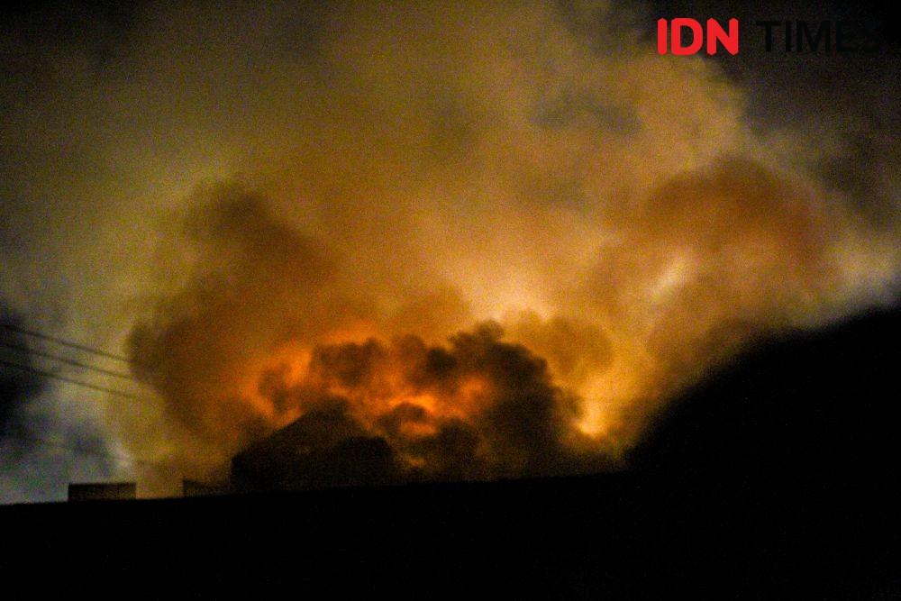 https://cdn.idntimes.com/content-images/post/20190610/suasana-kebakaran-pasar-ujungberung-bandung-8871-64d113a87d89743a3ddb06bb62147210.jpg