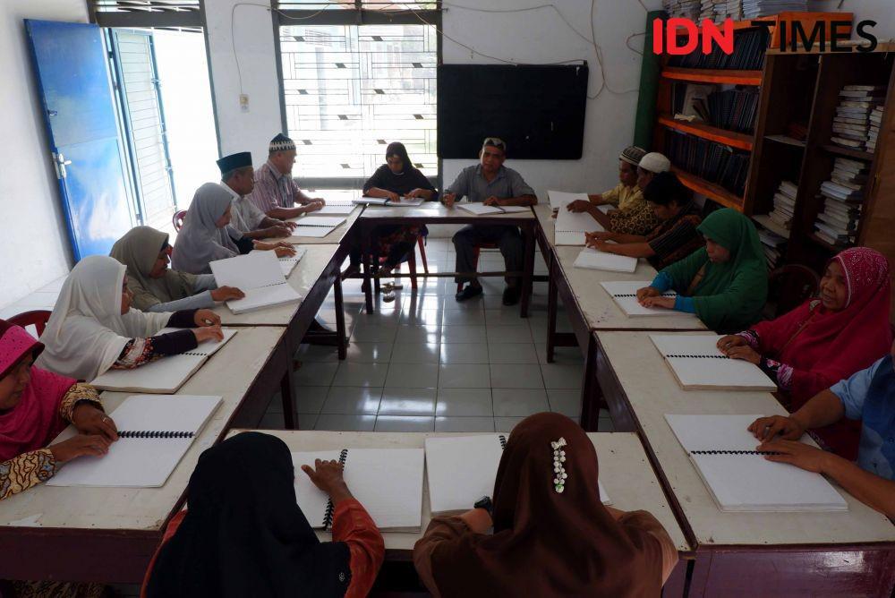 https://cdn.idntimes.com/content-images/post/20190509/tadarus-disabilitas-netra-medan-10-c03d2d8134abfaf40a65e768666e290a.jpg