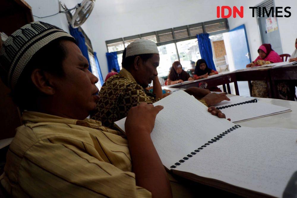 https://cdn.idntimes.com/content-images/post/20190509/tadarus-disabilitas-netra-medan-14-da89ec0b67cde837ee87097d9a9ada21.jpg