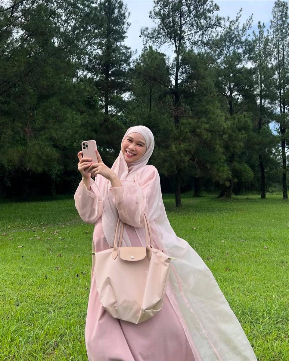 Inspirasi OOTD ala Astri Ratnasari (instagram.com/nasariastri)