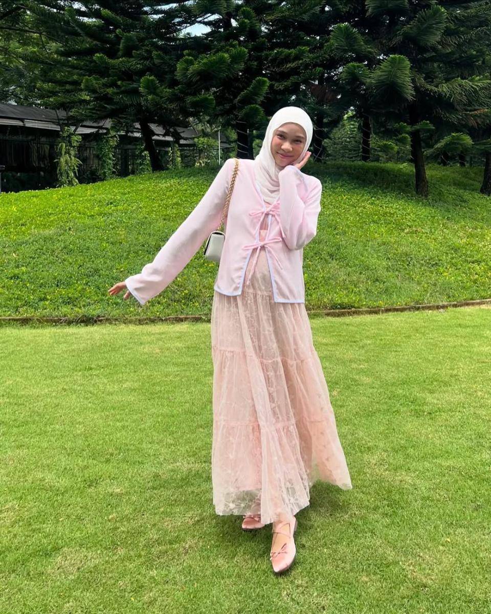 Inspirasi OOTD ala Astri Ratnasari (instagram.com/nasariastri)