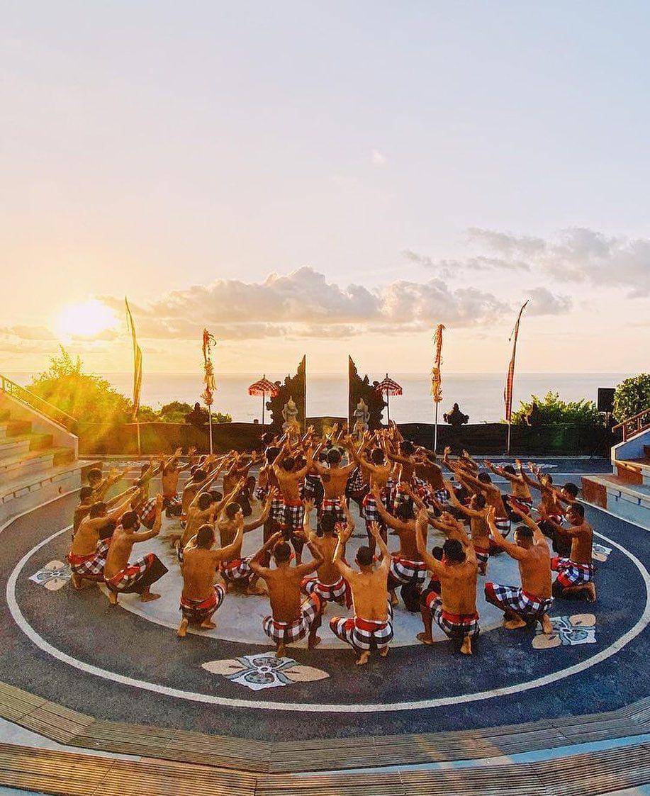 Pura Luhur Uluwatu wisata di Bali yang ramah lansia