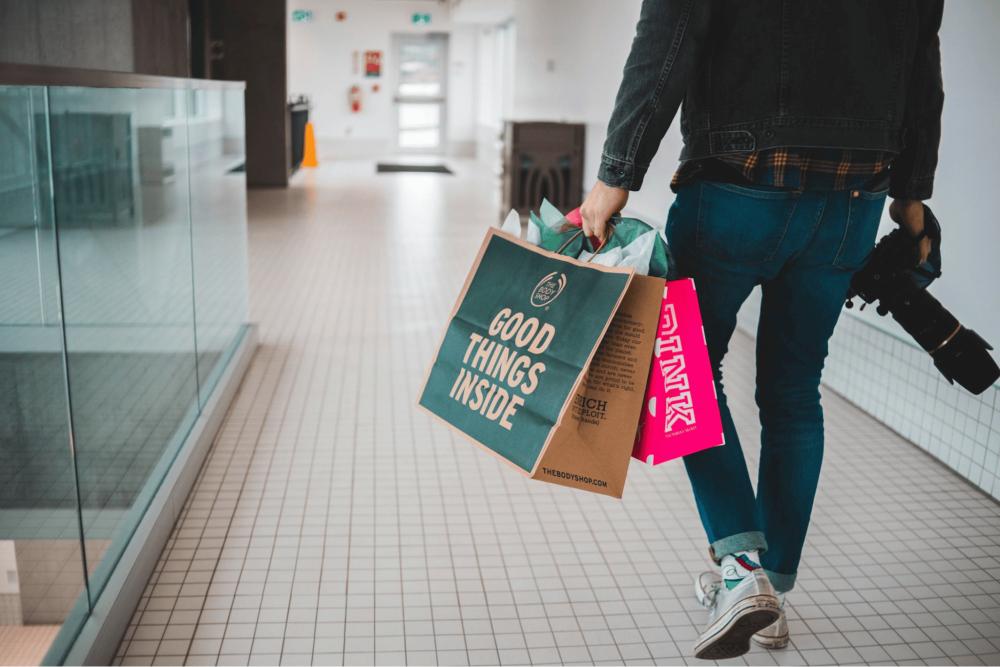 5 MBTI yang Paling Suka Self Reward dengan Berbelanja Baju, Kenali!