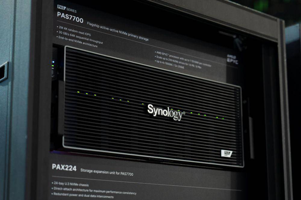 All-Flash NVMe Aktif-Aktif: PAS7700 (dok. Synology)