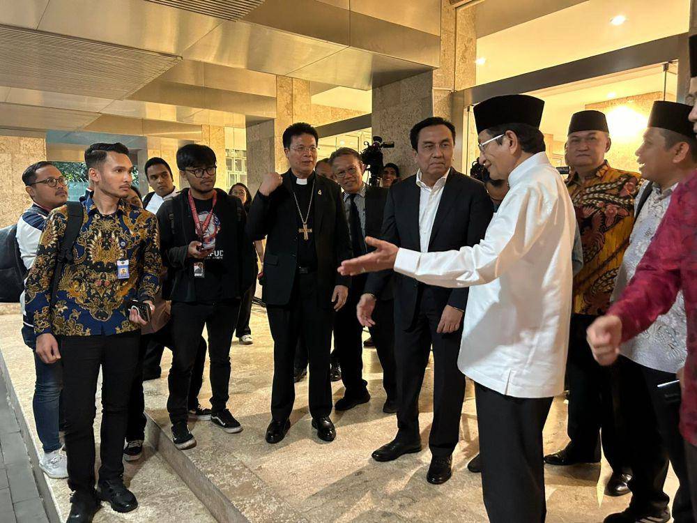 Ephorus Huria Kristen Batak Protestan (HKBP) Pendeta Victor Tinambunan bersama Effendi Simbolon saat menemui Menteri Agama (dok.istimewa)