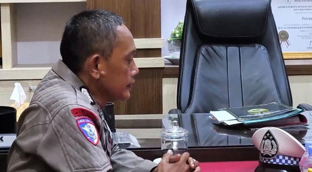 Anggota polisi di Gowa terekam minta uang ke pengendara, kini dinonaktifkan. (Dok. Istimewa)