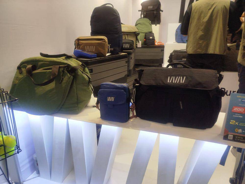 Tas WN White Noise berbahan dasar Re;Cloud di Brightspot 2025. (IDN Times/Sandy Firdaus)
