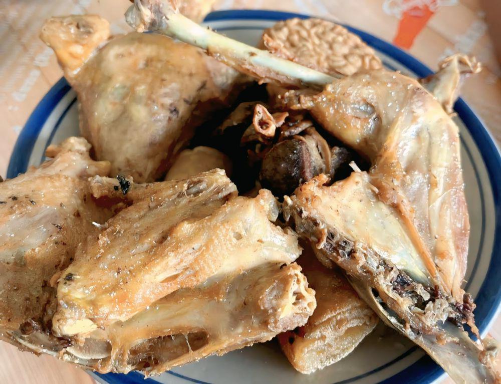 5 Tempat Makan Ayam Goreng Enak di Semarang, Empuk dan Gurih