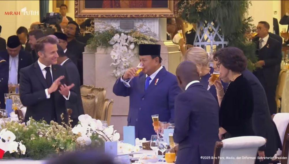 CEK FAKTA: Prabowo Minum Bir saat Jamu Macron di Istana?
