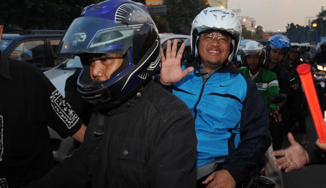 http://cdn.idntimes.com/content-images/post/20150814/189935_aher-naik-ojek-ke-pbnu_663_382.jpg