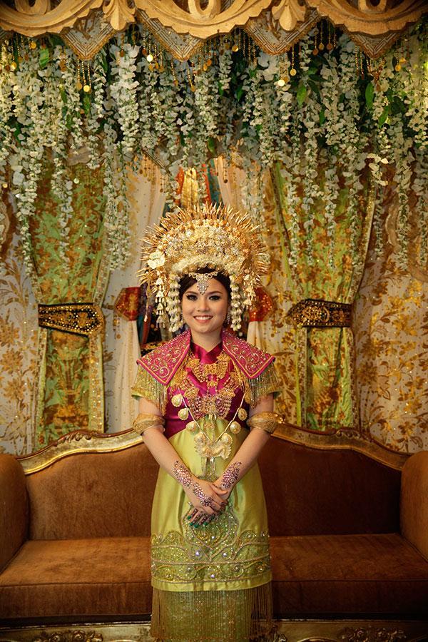https://cdn.idntimes.com/content-images/post/20170927/2-busana-tokah-malam-bainai-dok-des-iskandar-1-8e397496546f8d1f1b4ddcd6baf21288.jpg