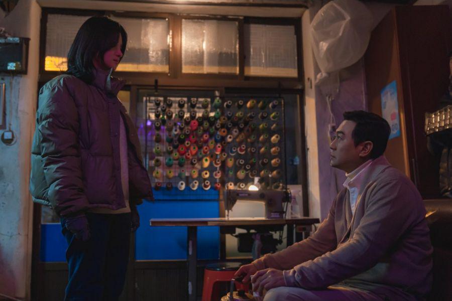 Seo Se Hyun (Park Ju Hyun) dan Yoo Joo Kyun (Park Yong Woo) di drakor Hunter With A Scalpel (instagram.com/xplusu.series)