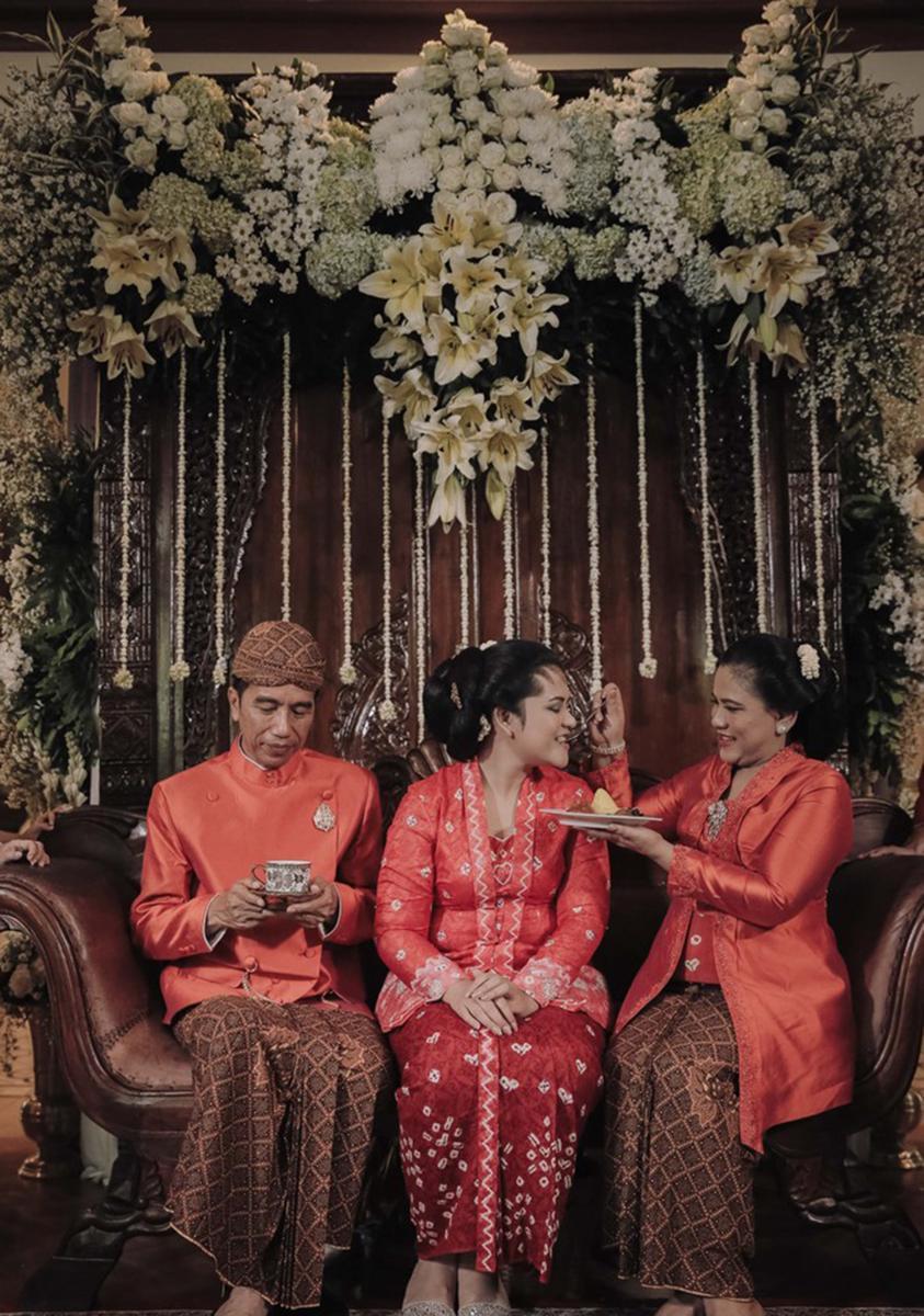 https://cdn.idntimes.com/content-images/post/20171107/album-prosesi-siraman-kahiyang-ayu-di-solo-6-14b8ed3ac3a453918f5354429dc2b89b.jpg