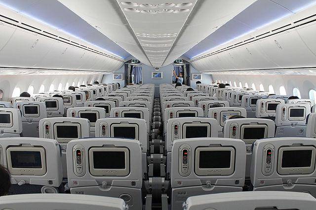 https://cdn.idntimes.com/content-images/post/20171227/ana-all-nippon-airways-wikimedia-commons-c85bb8e06bf2d4a1b48d08618afacda9.jpg
