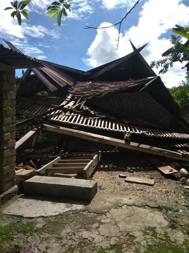 https://cdn.idntimes.com/content-images/post/20211218/antarafoto-dampak-gempa-selayar-kendari-161221-jjn-2-73838e49a01cf86d9f17a22e592fa355.jpg