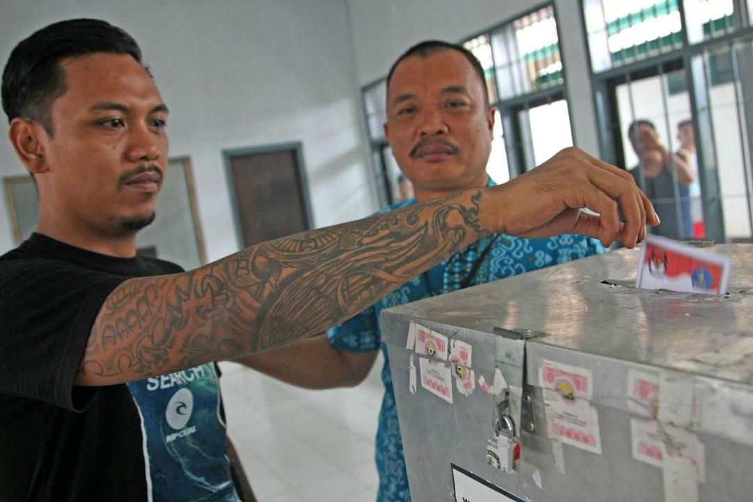 https://cdn.idntimes.com/content-images/post/20170215/antarafoto-pemilihan-dilapas-kendari-150217-jojon-2b5bfdf1bcca4f0ad865f4dfc90eaf2a.jpg