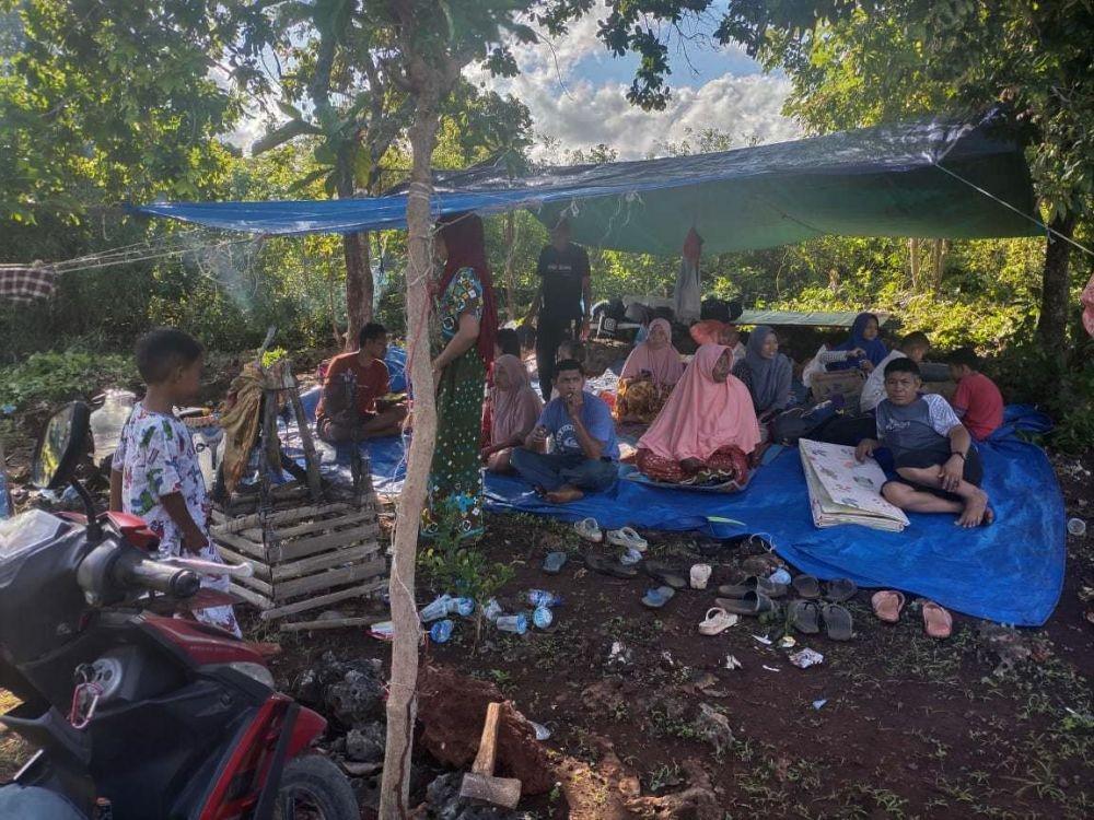 https://cdn.idntimes.com/content-images/post/20211218/antarafoto-pengungsi-gempa-kepulauan-selayar-kendari-171221-jjn-3-3d83903039520182123d4ec0c6da2120.jpg
