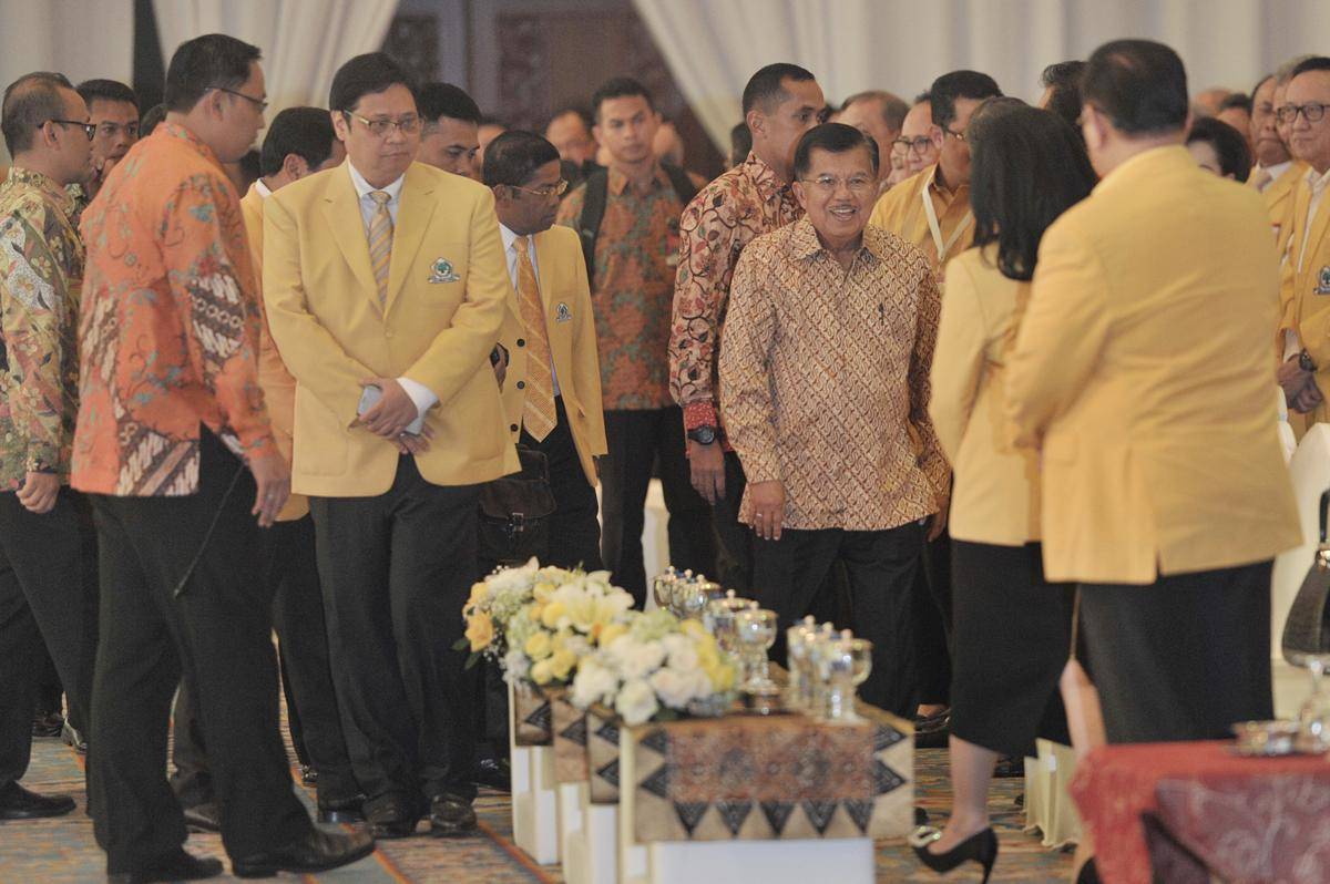 https://cdn.idntimes.com/content-images/post/20171221/antarafoto-penutupan-munaslub-golkar-201217-hma-1-1-96dfc475e73b1d420bc21a25f2fa8e01.jpg