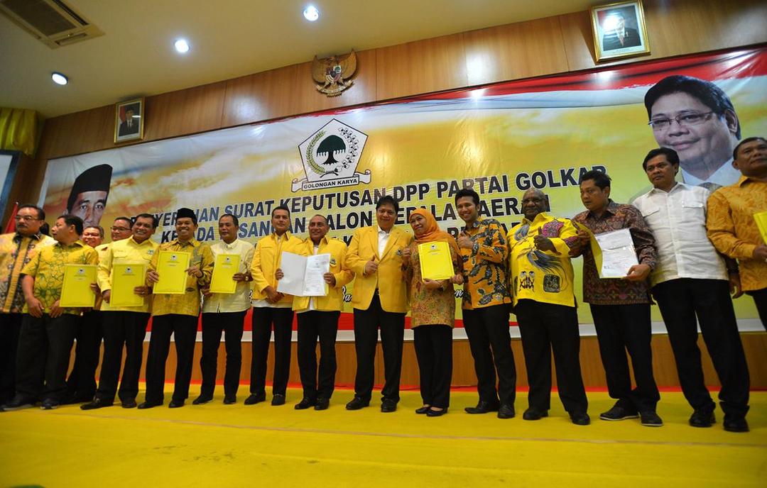https://cdn.idntimes.com/content-images/post/20180105/antarafoto-penyerahan-sk-pencalonan-kepala-daerah-golkar-050118-wpa-8-aa901a642c0a35f788d74ed28d291a7f.jpg