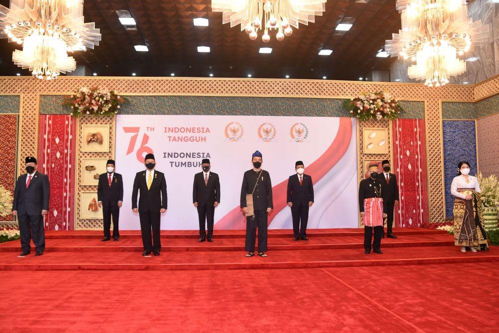 https://cdn.idntimes.com/content-images/post/20210816/antarafoto-presiden-foto-bersama-160821-ho-1-03f24a1da0416f6b714165a18ec9dbd0.jpg