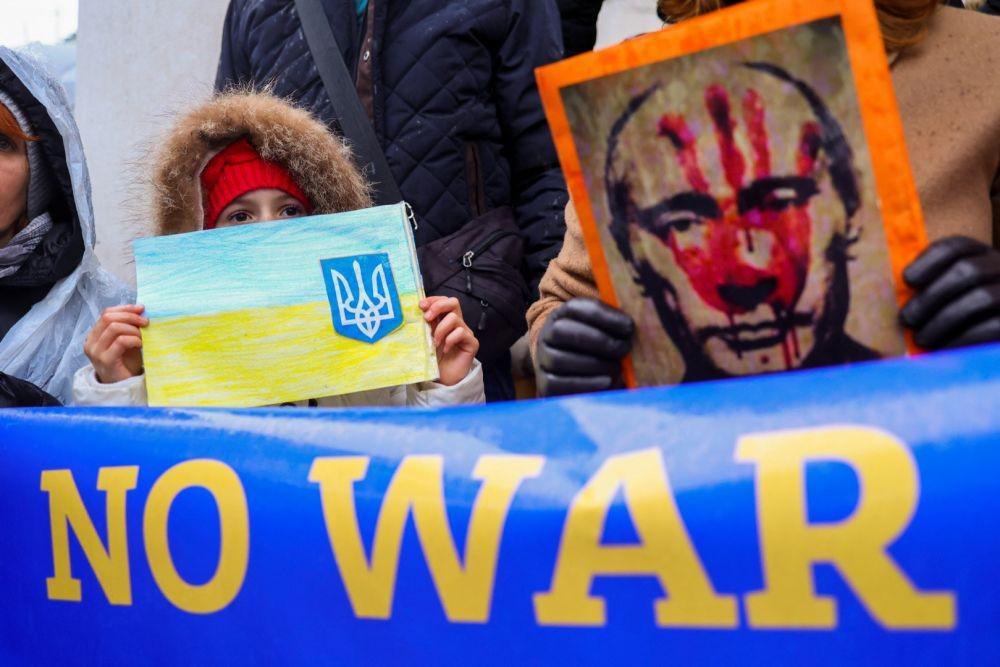 https://cdn.idntimes.com/content-images/post/20220228/antarafoto-slovenia-antiwarprotest-russianmilitaryoperation-26022022-17cea24aa10bef8db5535060a17a8aab.jpg