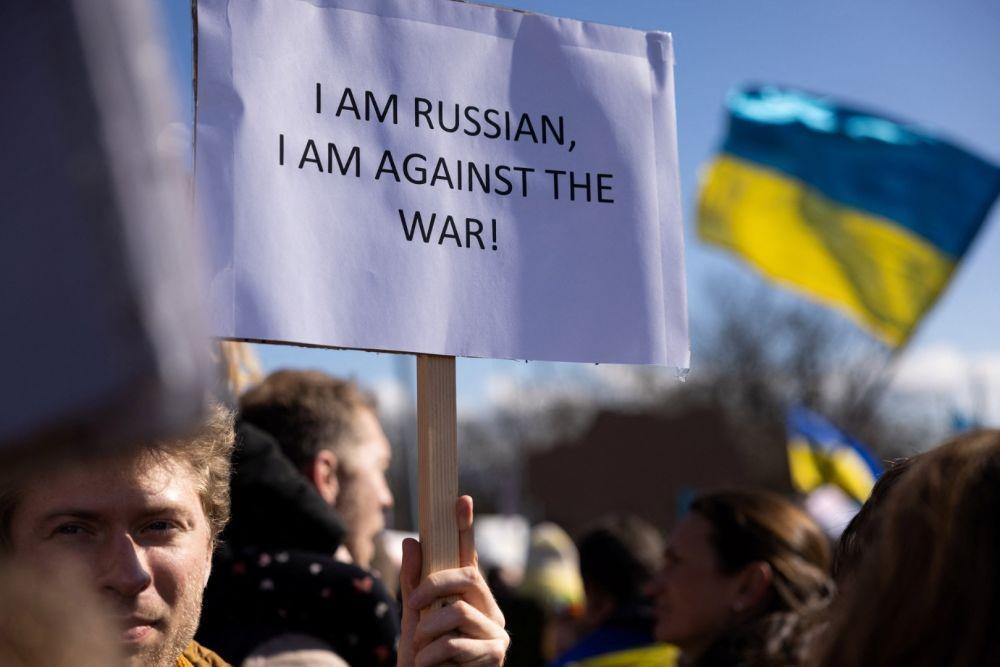 https://cdn.idntimes.com/content-images/post/20220301/antarafoto-swiss-protest-ukraine-crisis-geneva-26022022-1da8d63dd24488d3a126313f51cae44d.jpg