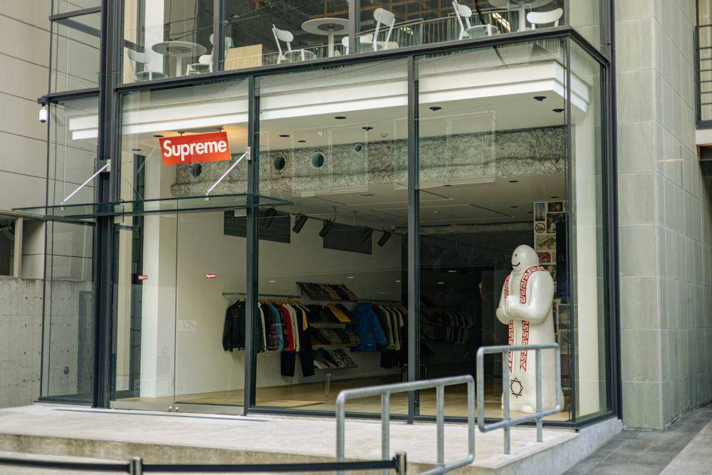 ilustrasi store outlet (unsplash.com/Seongjin Park)
