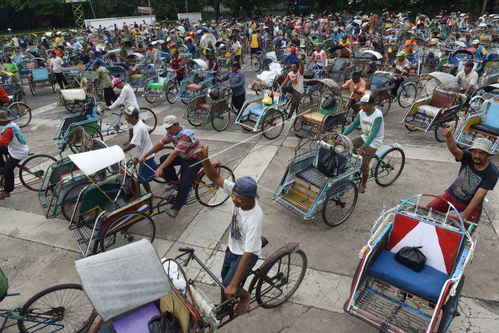 https://cdn.idntimes.com/content-images/post/20180115/becak-2-02120df2dba2777769f0f0f01de90a64.jpg