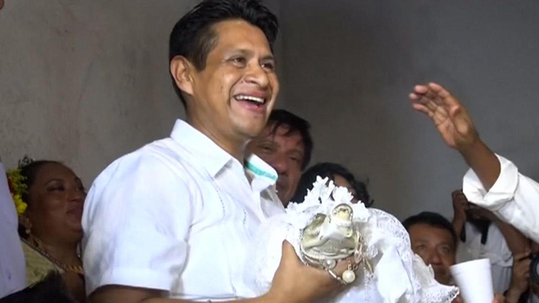 https://cdn.idntimes.com/content-images/post/20170704/crocodile-wedding-1-12d6f8f783738ed2801f051bffb87fd0.jpg