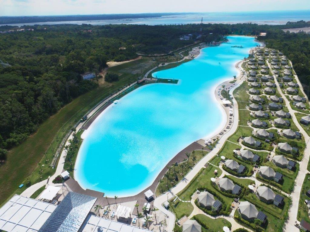 https://cdn.idntimes.com/content-images/post/20170913/crystal-lagoons-bintan-indonesia-3-b13e8663c60716d5cac1e1229aa09a7f.jpg