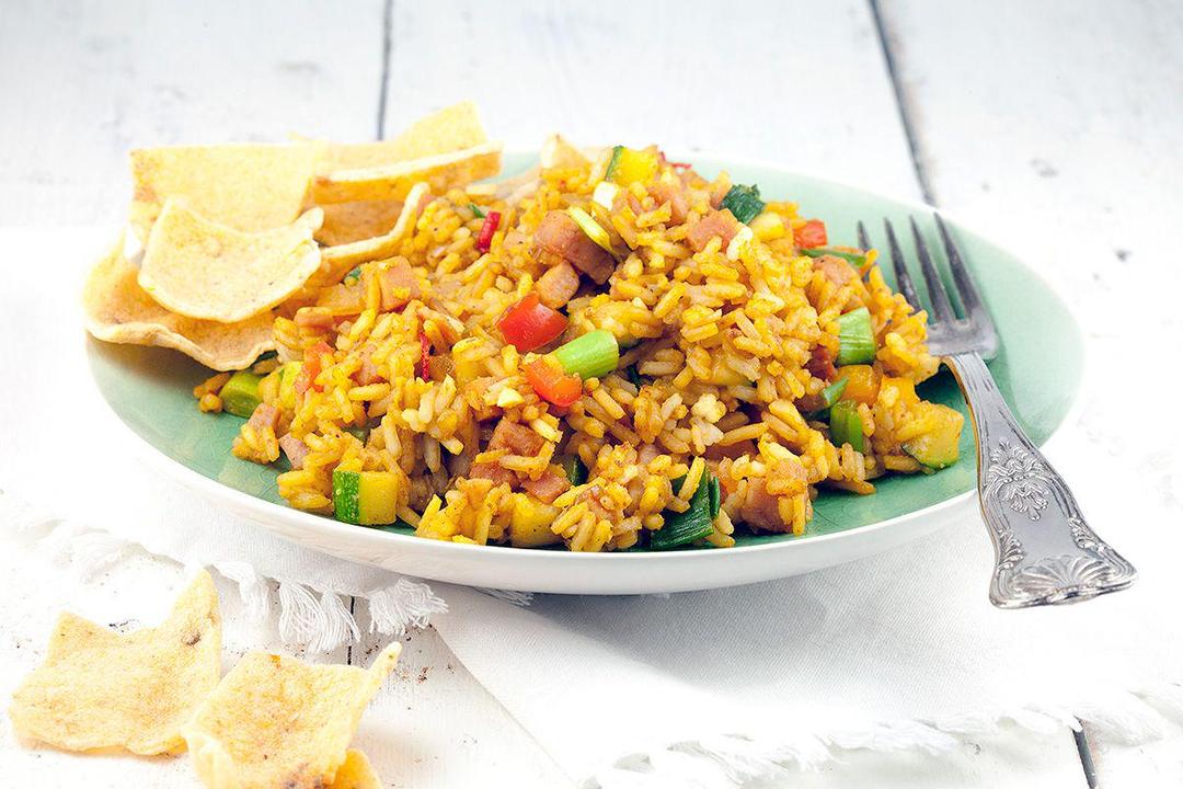 https://cdn.idntimes.com/content-images/post/20180227/easy-nasi-goreng-2f232302526e648896c61dde63f66aea.jpg