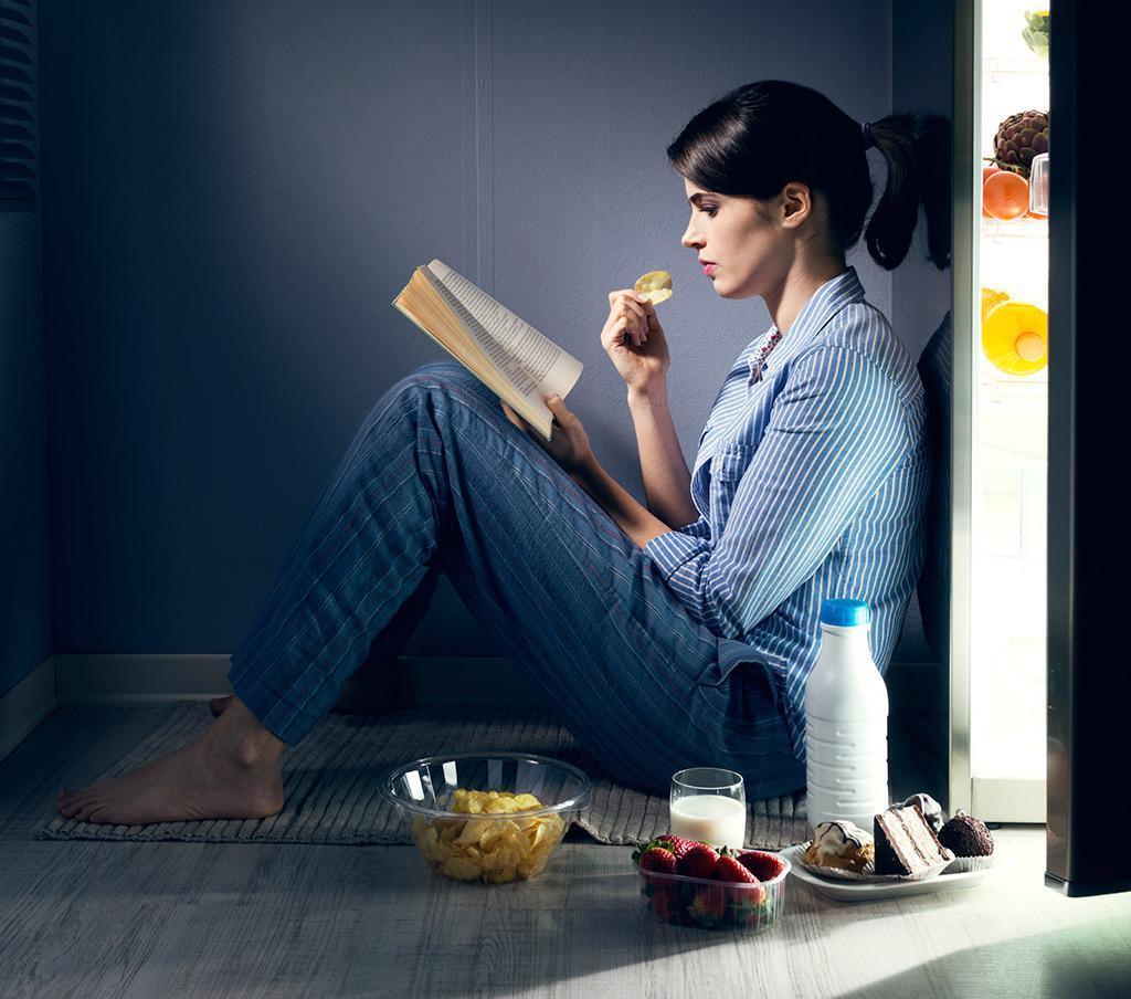 https://cdn.idntimes.com/content-images/post/20180216/eating-at-night-8-ways-lose-weight-while-you-sleep-a21fe3dd358ee6d2ea175b6ec91ec0f8.jpg