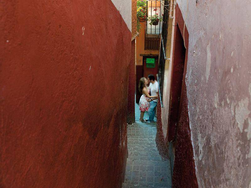 https://cdn.idntimes.com/content-images/post/20170916/el-callejon-del-beso-36-f8a237bf75f619fc42ca8f8c7cc16f6e.jpg