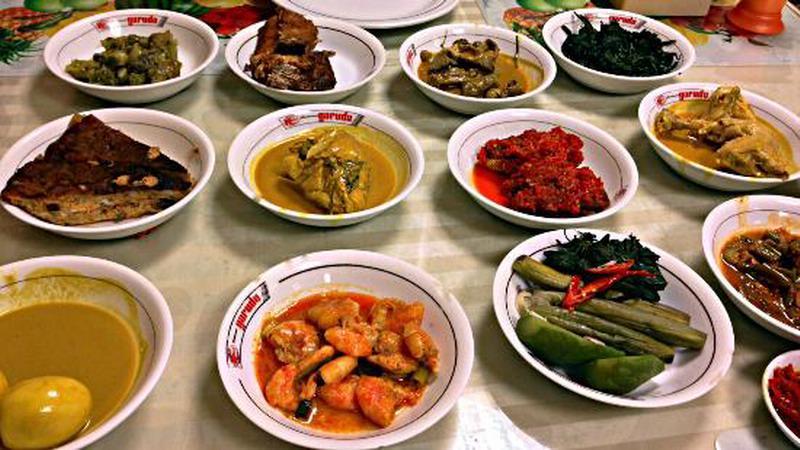 https://cdn.idntimes.com/content-images/post/20170914/food-party-5-rekomendasi-makan-nasi-padang-lezat-di-jakarta-lqiud3qgro-3e0025821d9476556635602fa5129240.jpg
