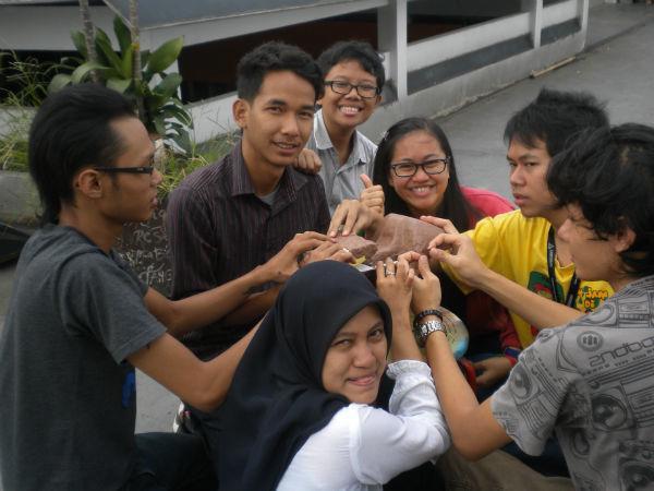 http://cdn.idntimes.com/content-images/post/20150926/gebetankelas13.jpg
