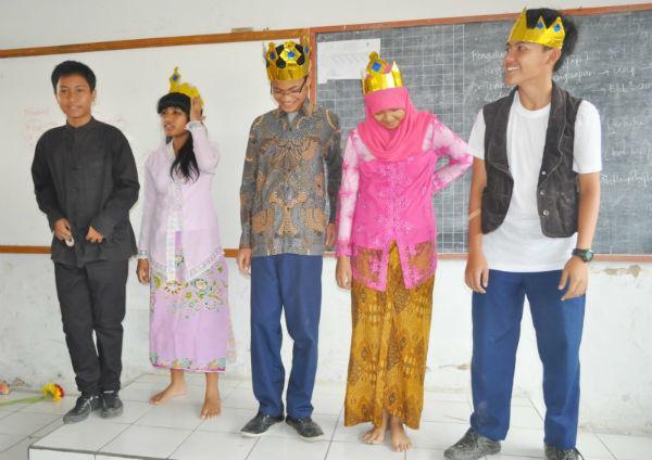 http://cdn.idntimes.com/content-images/post/20150926/gebetankelas6.JPG