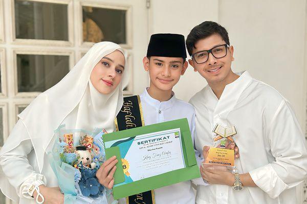 7 Potret King Faaz Anak Fairuz A Rafiq Wisuda Tahfidz Quran Juz 28