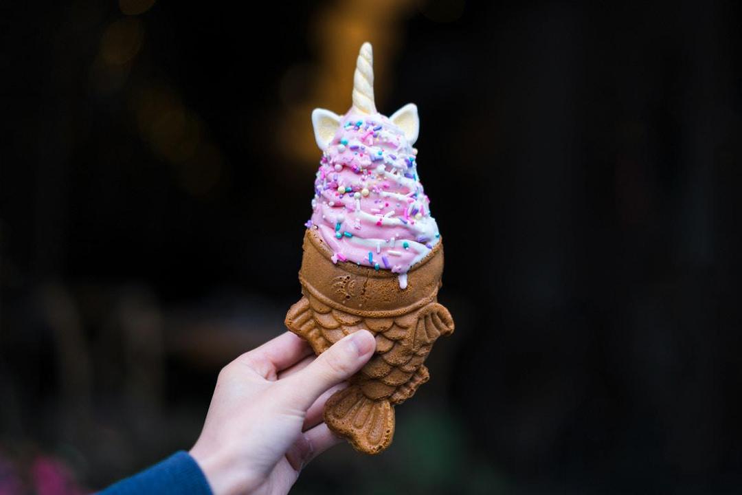 https://cdn.idntimes.com/content-images/post/20171116/http-2f2fbaehypebeastcom2ffiles2f20172f052funicorn-taiyaki-ice-cream-11-6d0b0639fe3de8f0ded5fc12e6514d2c.jpg